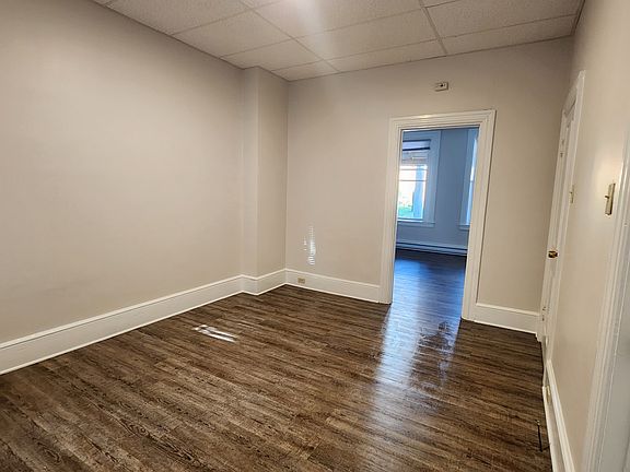 4th image of 563 N Lime St #1