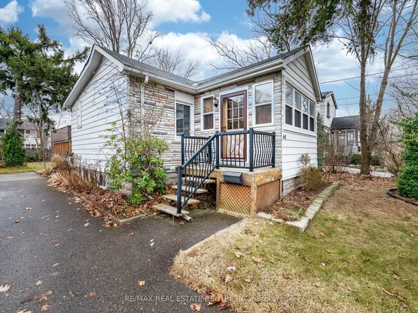 64 Eaglewood Blvd, Mississauga, ON L5G 1V4