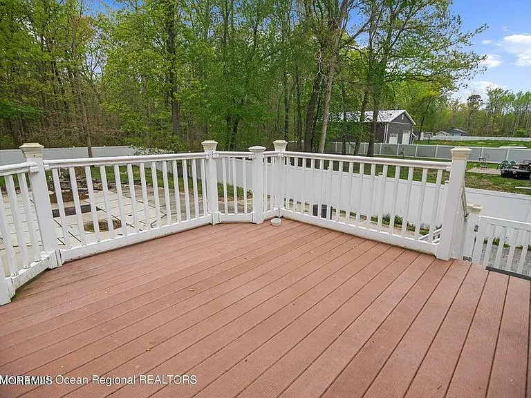 46 Walter Dr — Photo 20