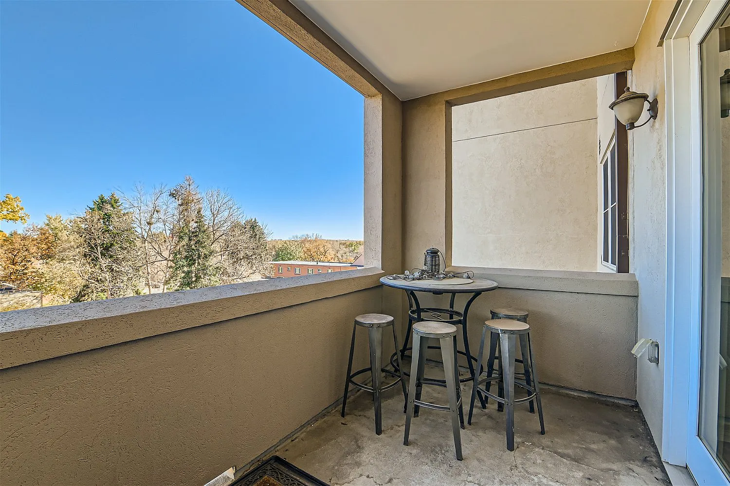 1 bed, 932 sqft, $2,200 — Photo 4