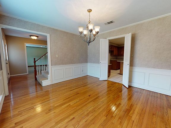 5th image of 6003 Shadyside Ln