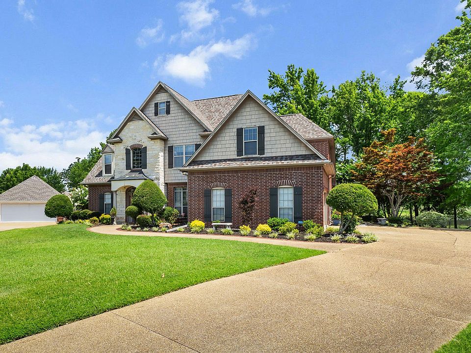 1st image of 13 Whitney Cir