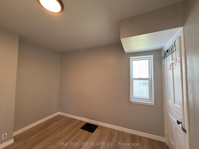 5082 Saint Lawrence Ave — Photo 9