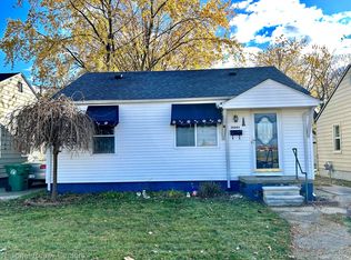 28843 Maplewood St, Garden City, MI 48135