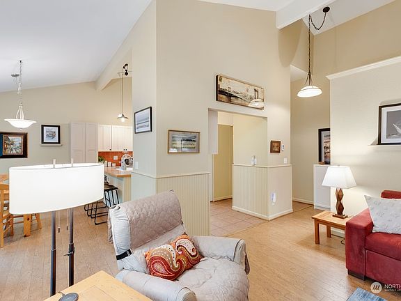 4th image of 4204 Factoria Boulevard SE #E11