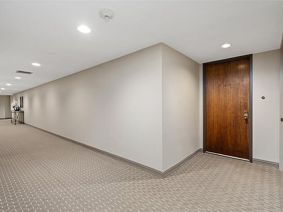 4th image of 5001 Woodway Dr Unit 1206