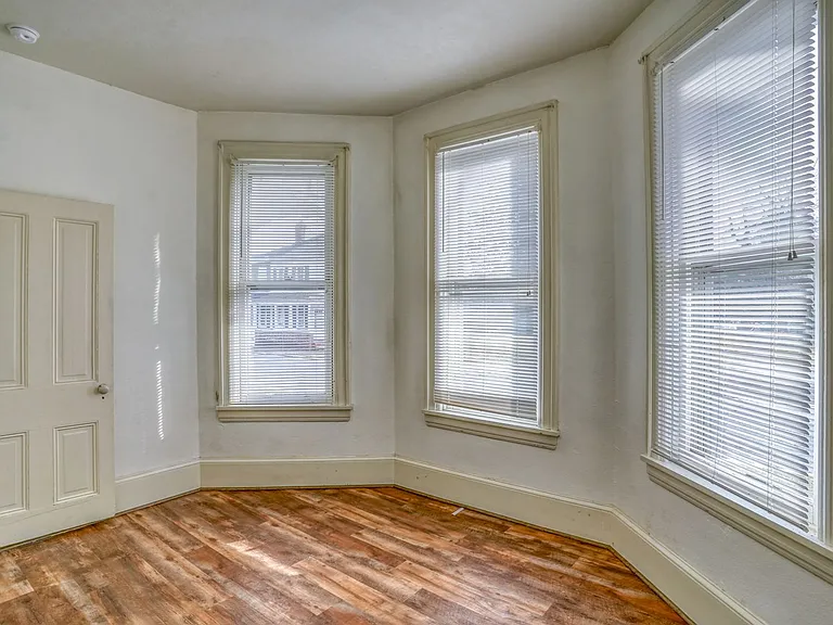132 W Mount Vernon St — Photo 29