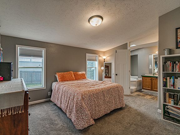 5th image of 4827 Trenton Dr