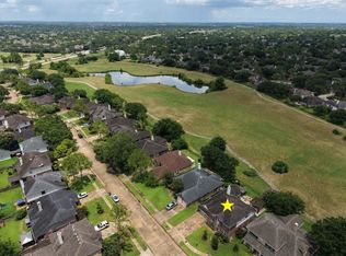 3239 Braesview Dr, Pearland, TX 77584