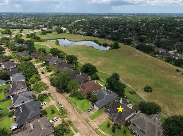 3239 Braesview Dr, Pearland, TX 77584