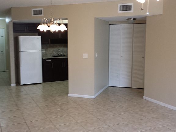 5th image of 8215 Lake Dr #405