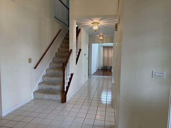 3rd image of 1576 Poplar Creek Dr