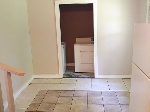 2nd image of 2131 Cline St