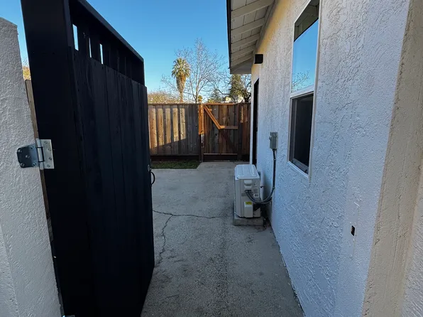 1420 Overholtzer Dr, Modesto, CA 95355