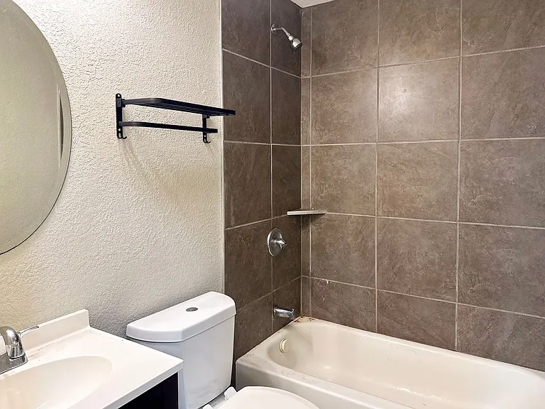 5619 Iowa St — Photo 10