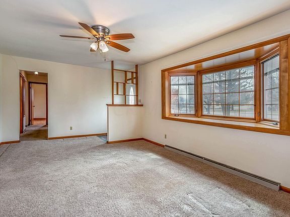 5th image of 722 E College Ave