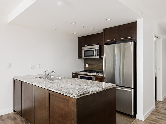 5th image of 918 Cooperage Way #1102