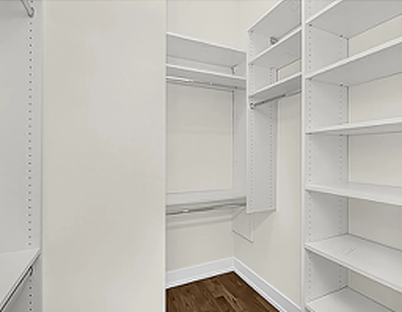 2 bed, 740 sqft, $3,400 — Photo 2