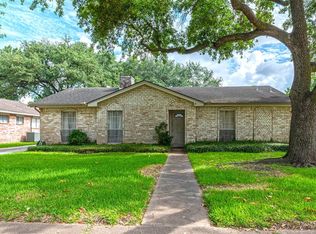 11410 Brook Meadows Ln, Meadows Place, TX 77477