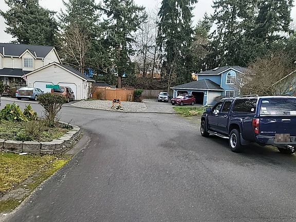 5th image of 10406 95th St SW