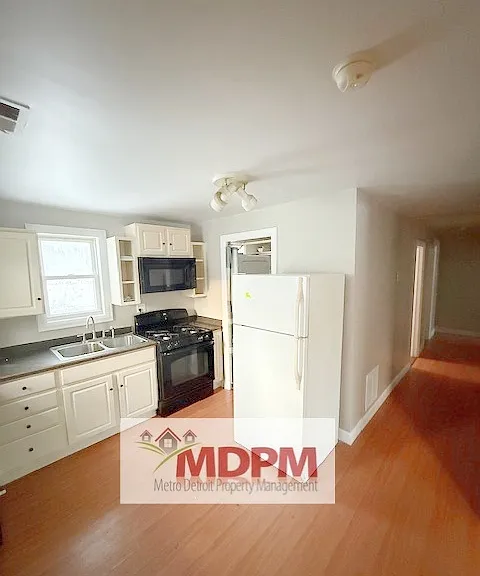9726 Log Cabin Trl — Photo 8