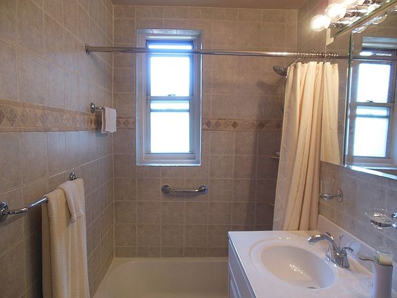 5th image of 2355 Bell Blvd APT 1J