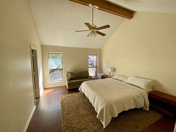 3rd image of 1412 Oxford Ln