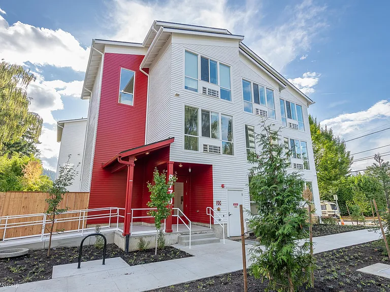 8770 N Willamette Blvd — Photo 28