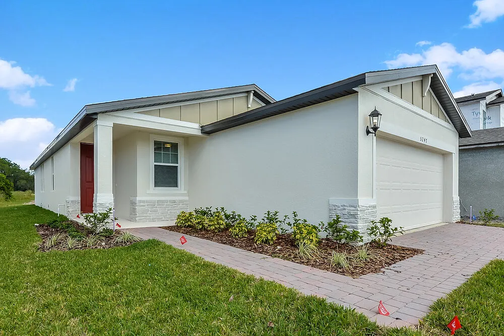 4 bed, 2.0 bath, 1687 sqft, $2,305 — Photo 3