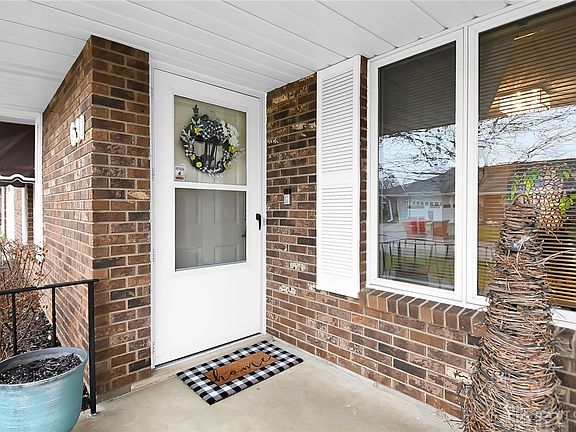 3rd image of 631 Eaton St