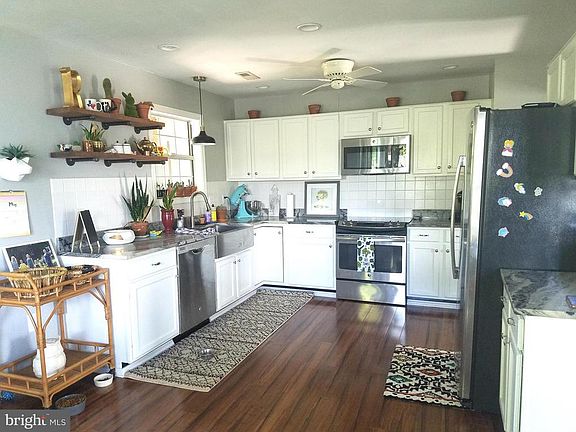 3rd image of 11 Tenbrooke Ct