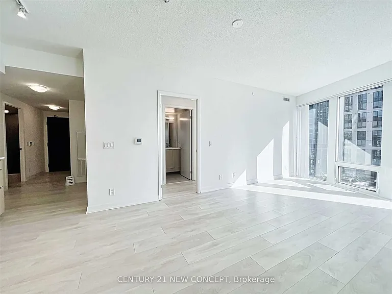 60 Shuter St #1106 — Photo 4