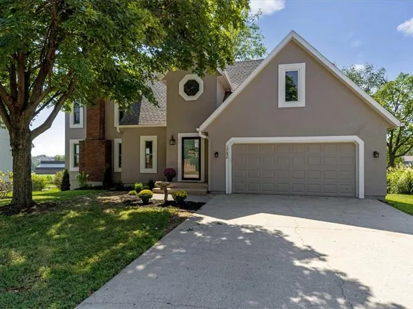 12490 S Ortega Dr, Olathe, KS 66062