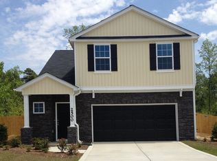 2500 Spinnaker Dr, Hope Mills, NC 28348