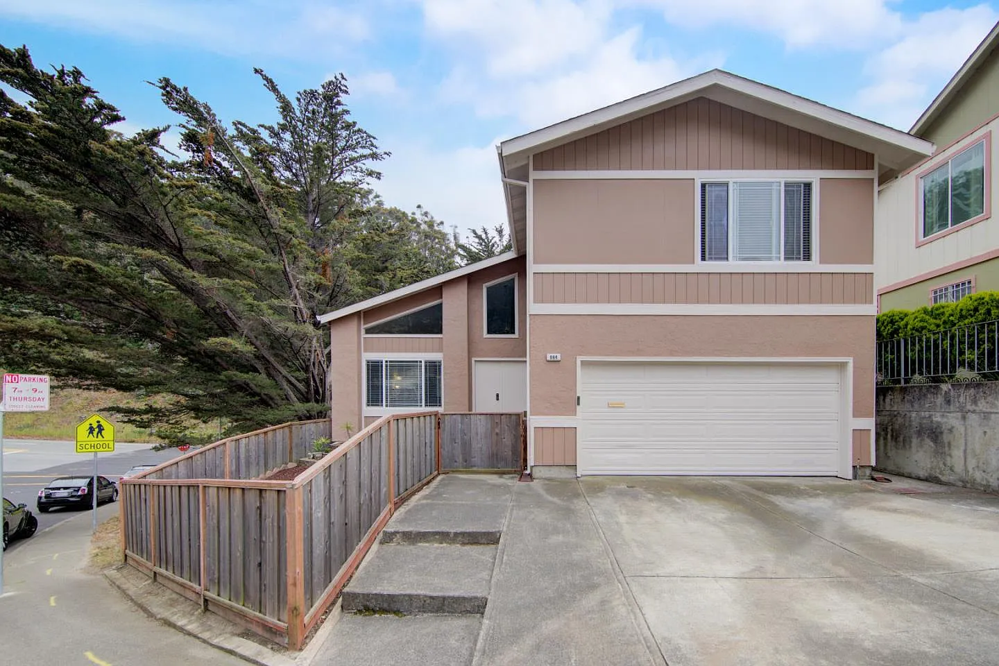 664 Price St photo 1