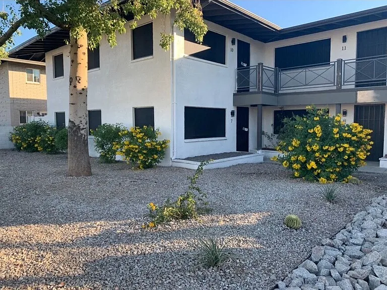 Royal Palms — Photo 1