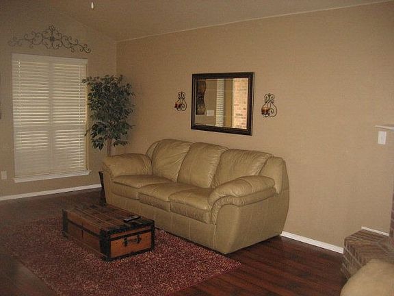 3rd image of 9129 Lamar Ave