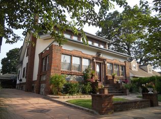 25 Stuyvesant Ave, Merrick, NY 11566