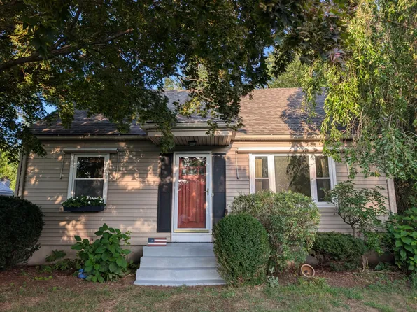 12 Linda St, South Hadley, MA 01075