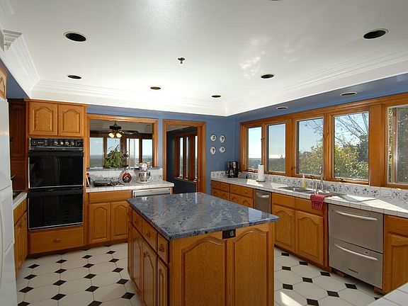 3rd image of 6004 Cobblestone Dr