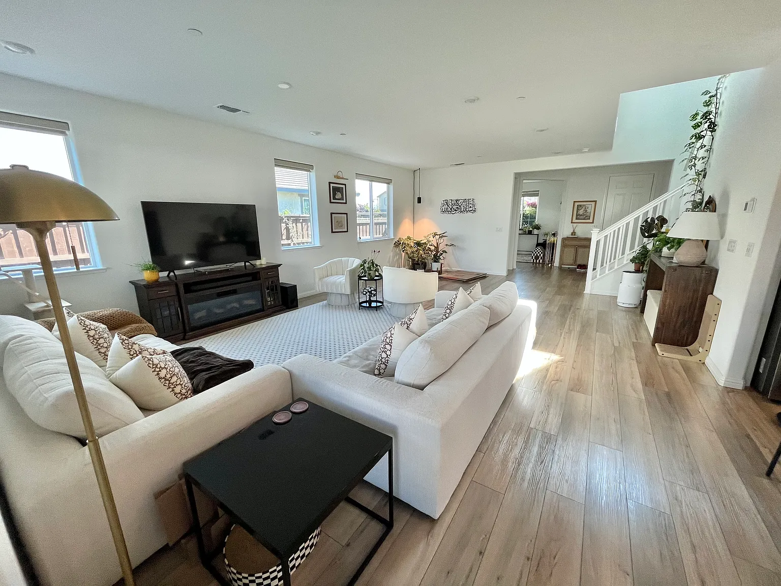 5 bed, 3.5 bath, 3400 sqft, $3,400 — Photo 3