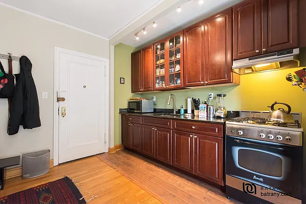 Sold by Batra Group Inc | media 7