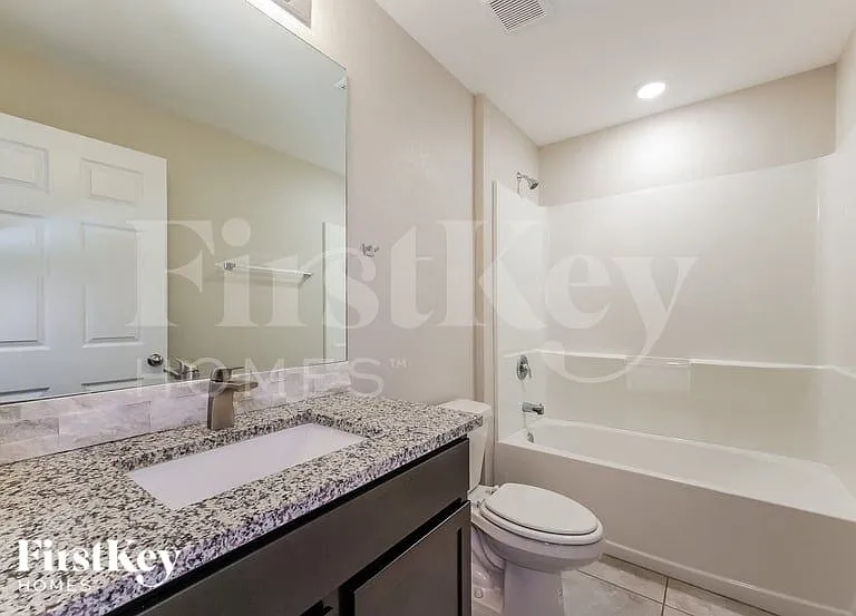 2808 NE 2nd Pl — Photo 13