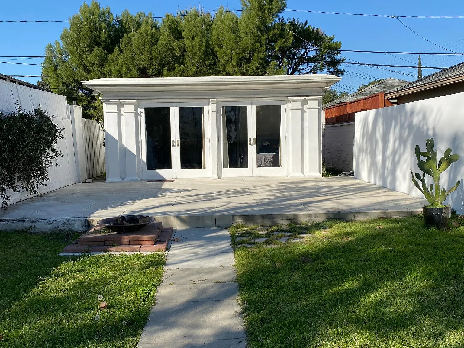Studio, 700 sqft, $2,950 — Photo 2
