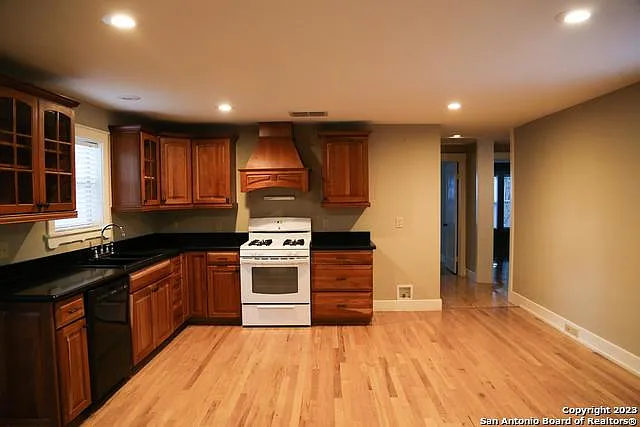 208 S Winston Ln — Photo 8