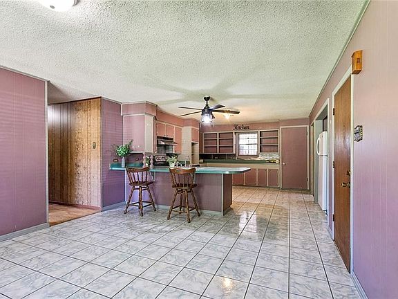 3rd image of 322 Maloney Rd