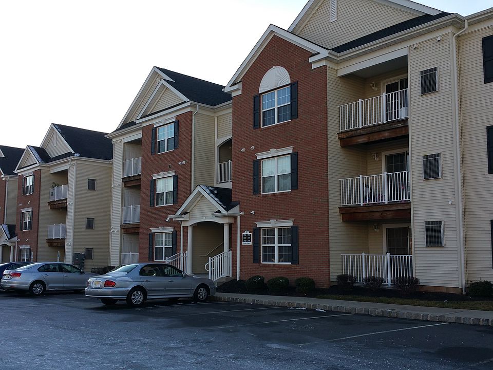 1st image of 713 Cedar Ct