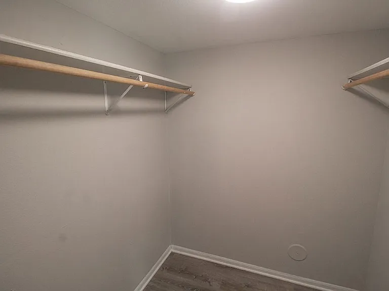 1413 Greensboro Dr — Photo 14