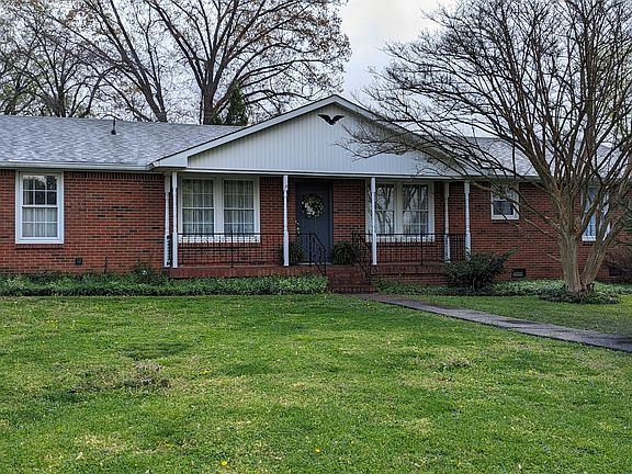 3rd image of 1570 Armistead Dr