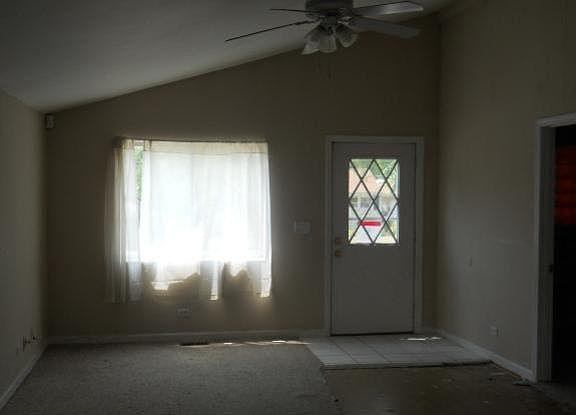 4th image of 16241 Oak Ave